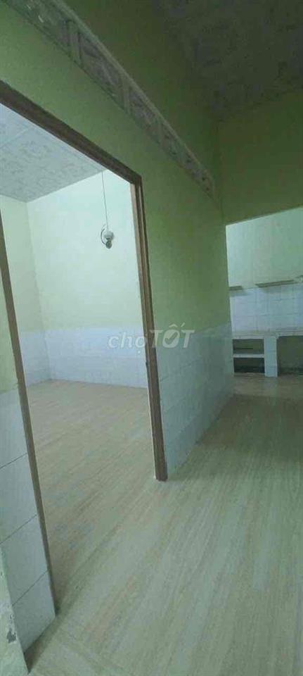 Nhà nguyên căn 1PN 1WC có sân xe, gần chợ, gần Copmart sạch sẽ