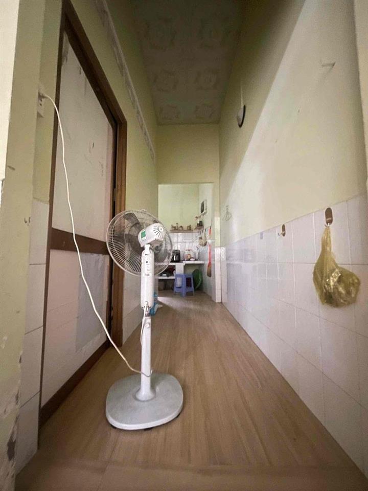 Nhà nguyên căn 1PN 1WC có sân xe, gần chợ, gần Copmart sạch sẽ