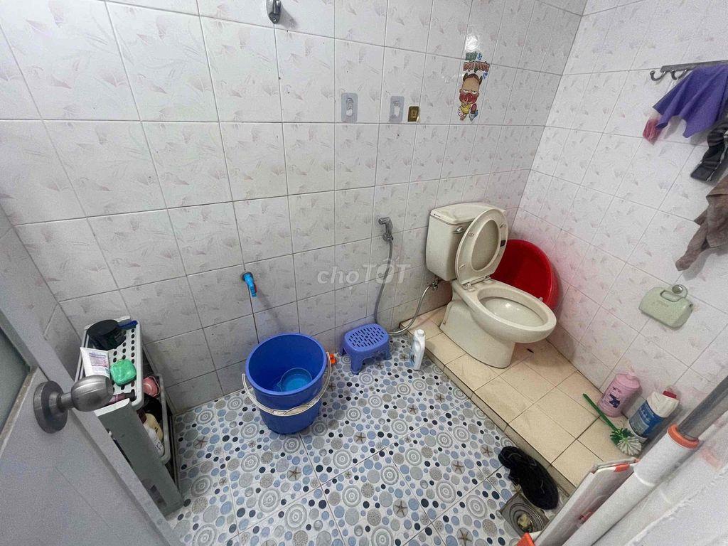 Nhà nguyên căn 1PN 1WC có sân xe, gần chợ, gần Copmart sạch sẽ