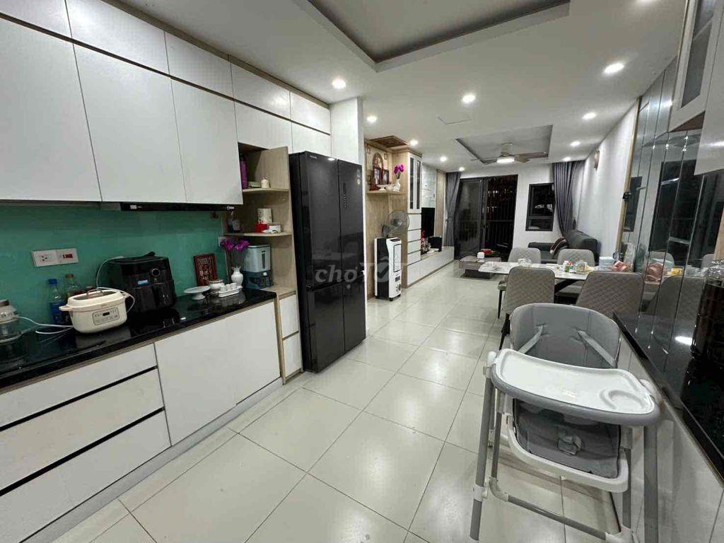 Căn hộ 2PN có ban công riêng biệt, full nội thất, rộng nhất Topaz Twin