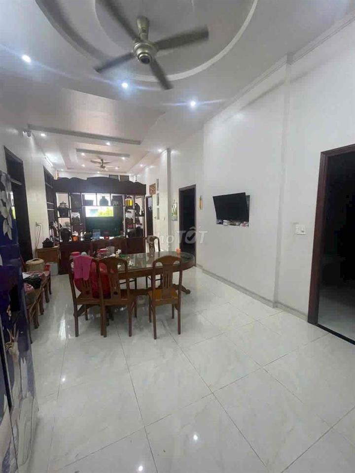 Cho thuê nhà mái thái sân vườn, Tổ 42, Khu Phố 9, Tân Phong, Biên H