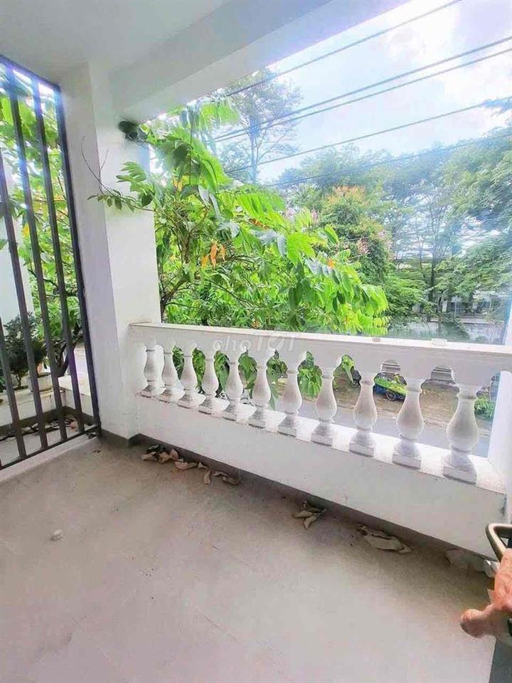 Cho thuê nhà 1 trệt 1 lầu gần cổng sau bon chen, phường bửu hòa