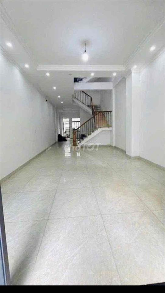 Cho thuê nhà 1 trệt 1 lầu gần cổng sau bon chen, phường bửu hòa