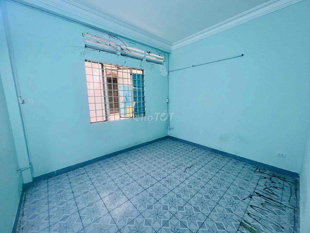- Nhà cho thuê  1 trệt 2 lầu mặt tiền đường Phan Chu Trinh khu vực sầm