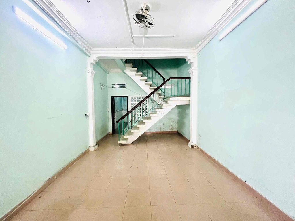 - Nhà cho thuê  1 trệt 2 lầu mặt tiền đường Phan Chu Trinh khu vực sầm