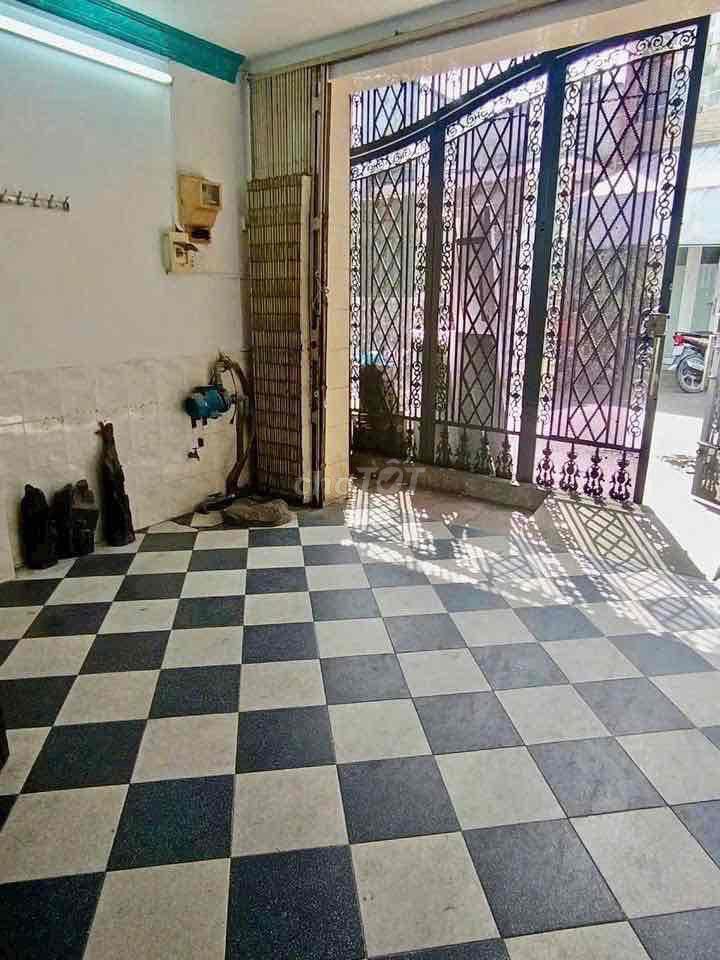 - Cho thuê nhà Phường Quang Vinh  ngay trung tâm biên hoà 1 trệt 1 lửn