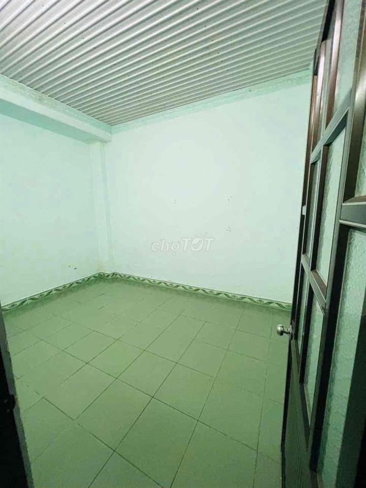- Cho thuê nhà P.Quang Vinh, cách Phan Chu Trinh tầm 100m thuộc Hoa Lư