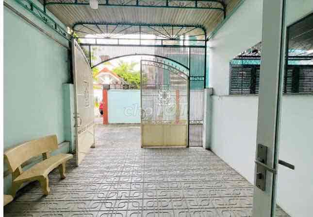 - Cho thuê nhà P.Quang Vinh, cách Phan Chu Trinh tầm 100m thuộc Hoa Lư
