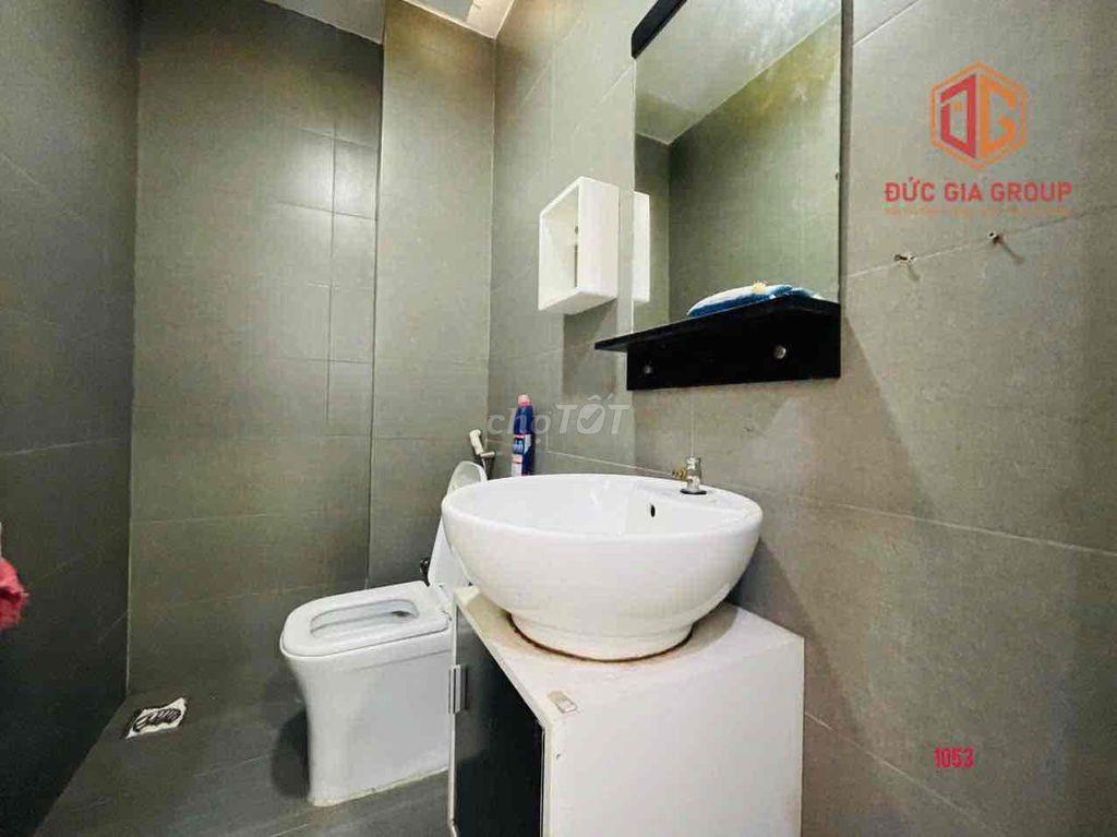 Cho thuê nhà mặt tiền 1 trệt 3 lầu 7PN đường Võ Thị Sáu –