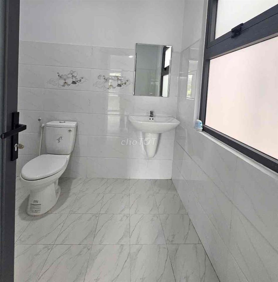 Cho thuê nhà 1 trệt 2 lầu góc 2 mặt tiền đường nhánh Đồng Khởi, Lý Văn