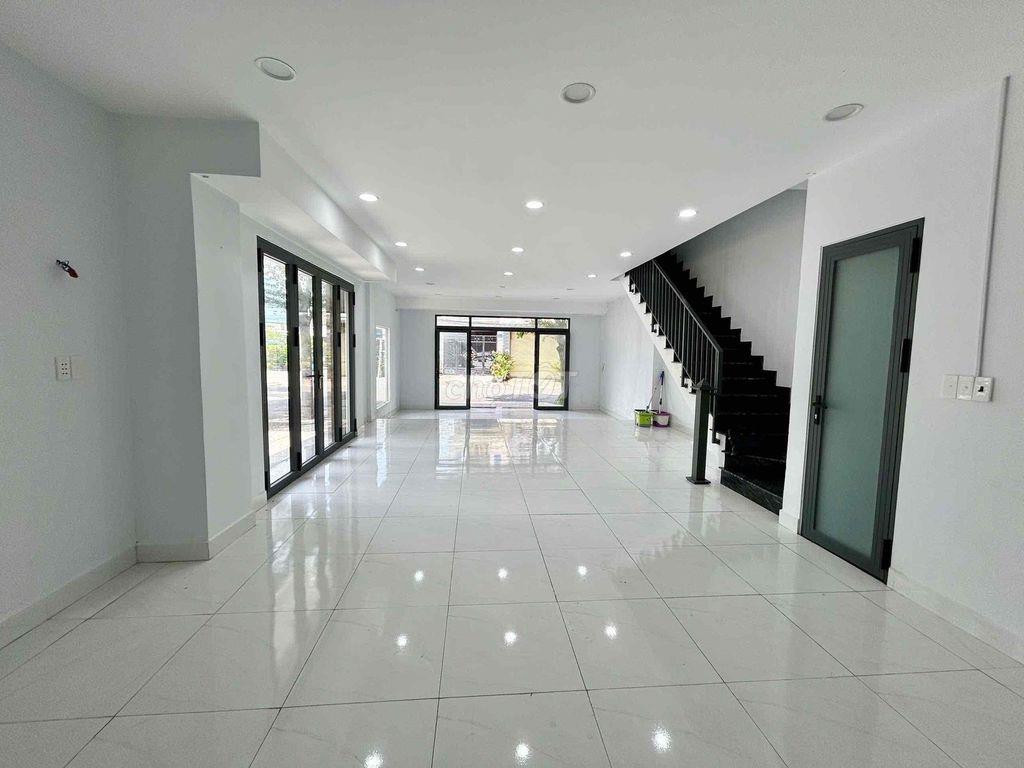 Cho thuê nhà 1 trệt 2 lầu góc 2 mặt tiền đường nhánh Đồng Khởi, Lý Văn
