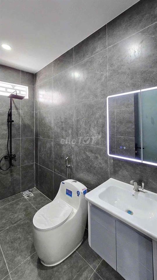 Hạ giá 200tr, cần bán nhanh nhà lầu mới xây gần KDL Bửu Long