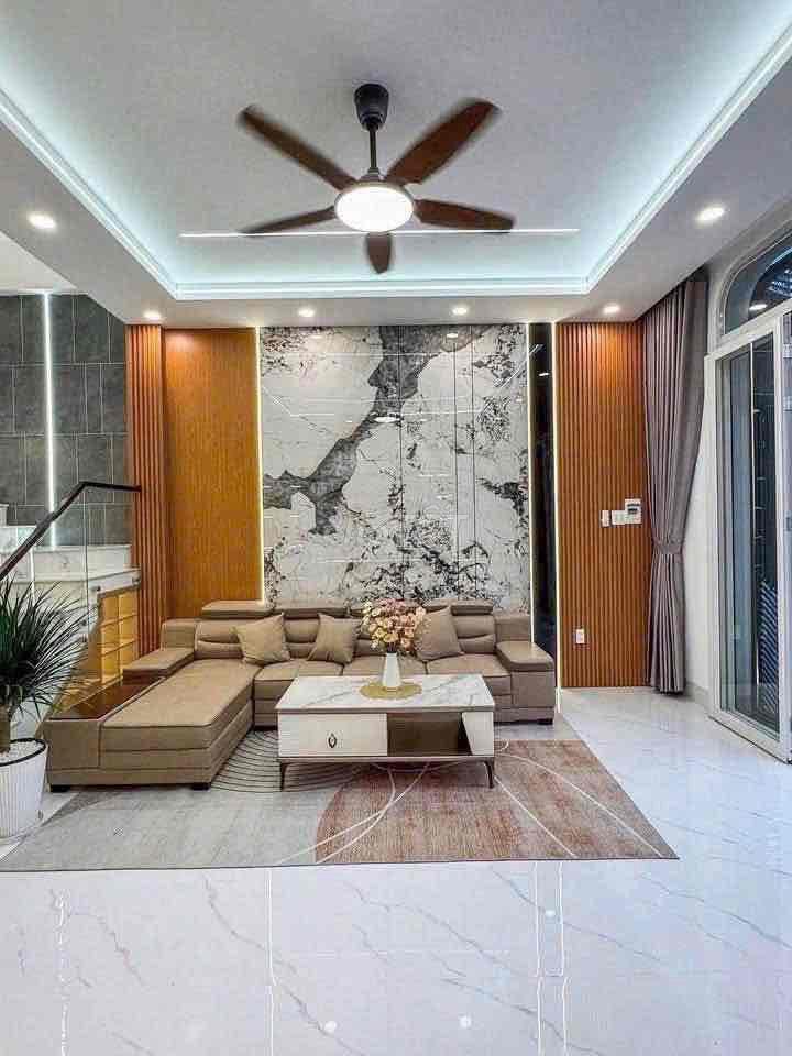 Chủ nhà định cư Mỹ, cần bán nhanh căn nhà lầu ngay Đồng Khởi