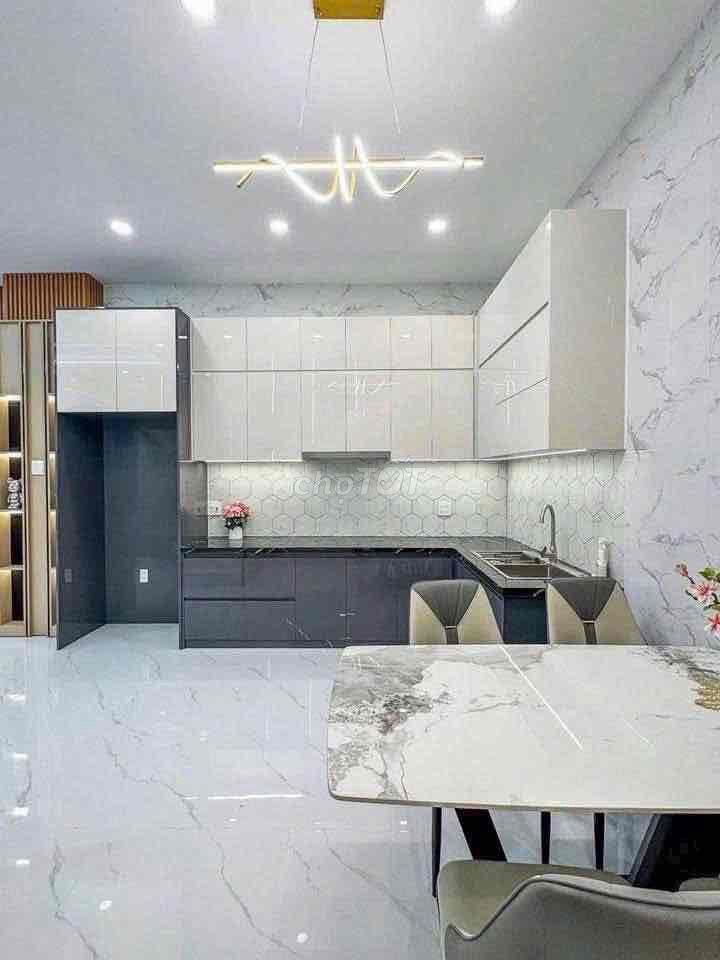 Chủ nhà định cư Mỹ, cần bán nhanh căn nhà lầu ngay Đồng Khởi
