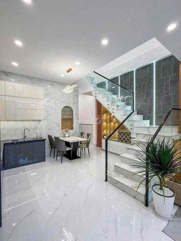 Chủ nhà định cư Mỹ, cần bán nhanh căn nhà lầu ngay Đồng Khởi