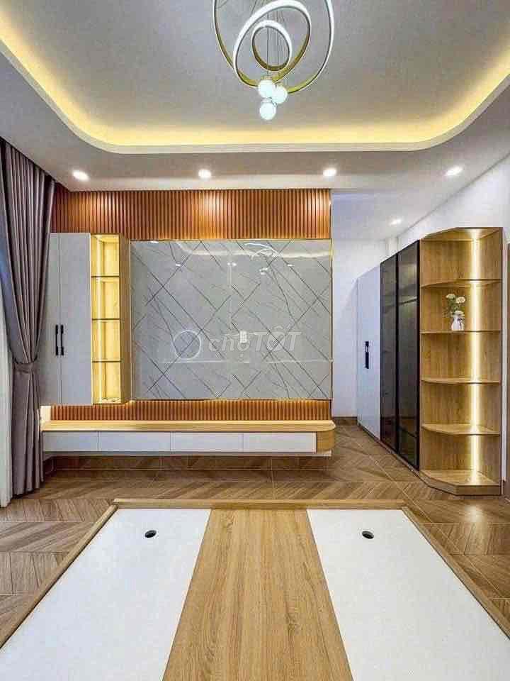 Chủ nhà định cư Mỹ, cần bán nhanh căn nhà lầu ngay Đồng Khởi
