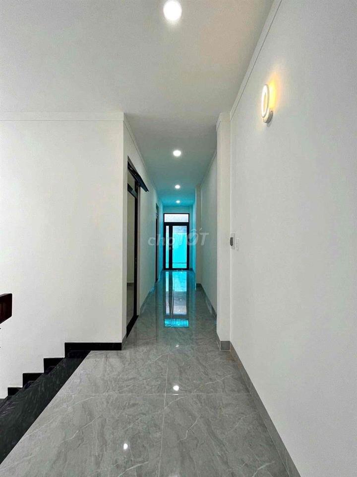 Hạ giá, bán gấp nhà lầu mới xây cuối đường Huỳnh Văn Nghệ