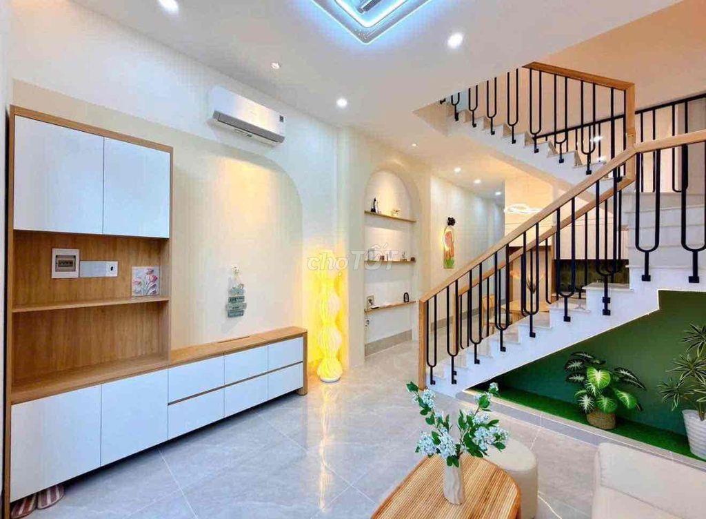 Bán nhanh nhà lầu mới xây gần Golf Long Thành