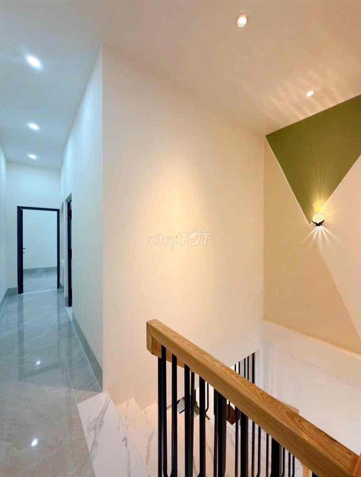 Bán nhanh nhà lầu mới xây gần Golf Long Thành