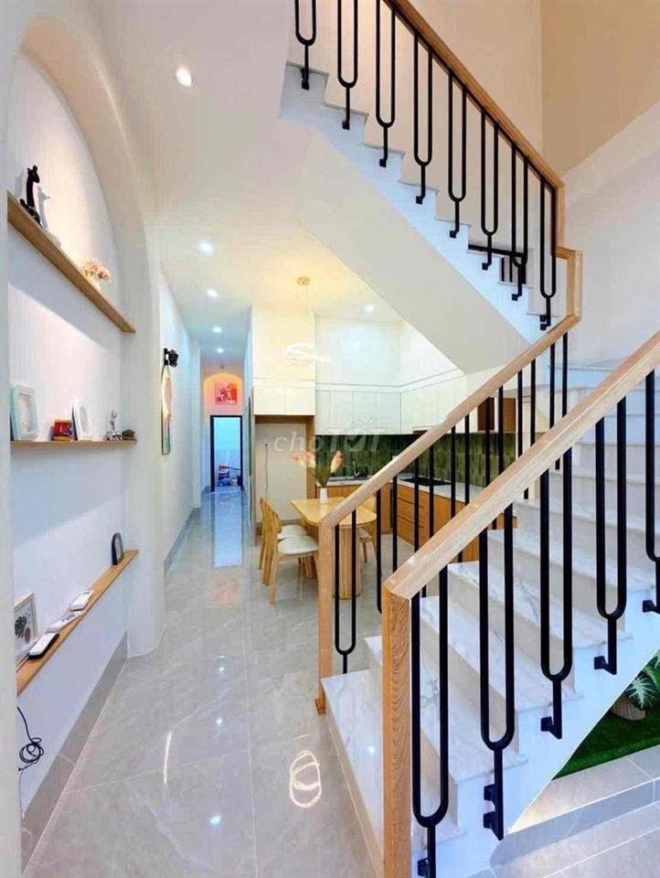 Bán nhanh nhà lầu mới xây gần Golf Long Thành