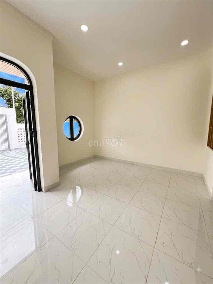 Nhà Mới Xây - Mặt Tiền Nhựa Đường Lê A - Bình Lộc - Đồng Nai