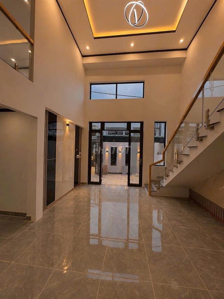 Nhà Gác Lửng Ngang 8m - Sân ô tô thoải mái. TRẢ TRƯỚC 500TR NHẬN NHÀ