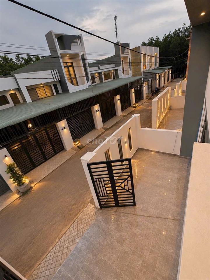 Nhà Gác Lửng Ngang 8m - Sân ô tô thoải mái. TRẢ TRƯỚC 500TR NHẬN NHÀ