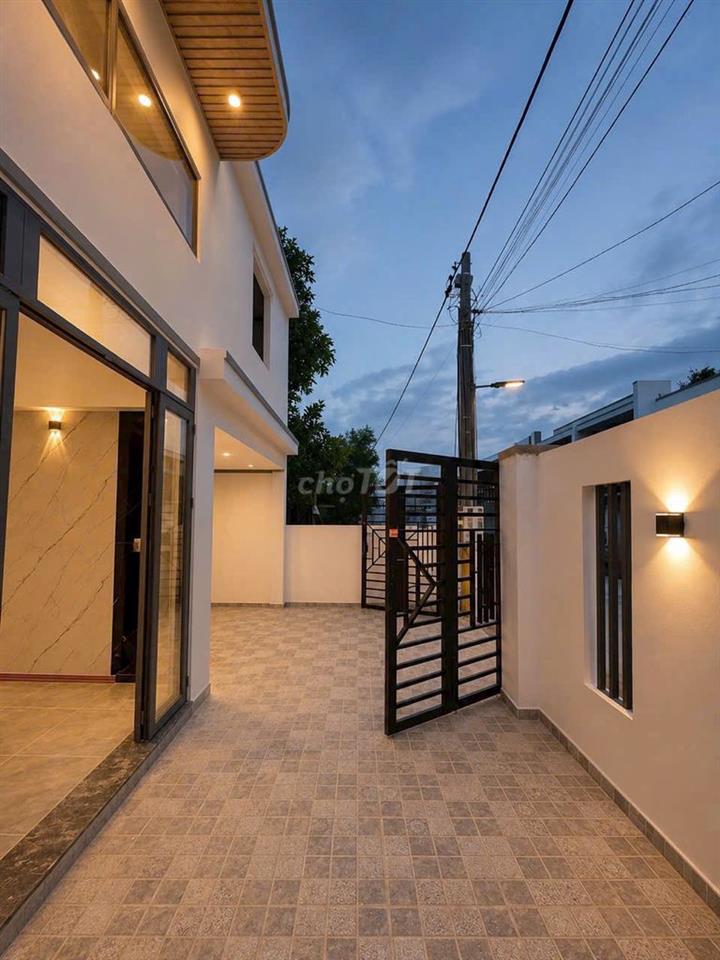 Nhà Gác Lửng Ngang 8m - Sân ô tô thoải mái. TRẢ TRƯỚC 500TR NHẬN NHÀ
