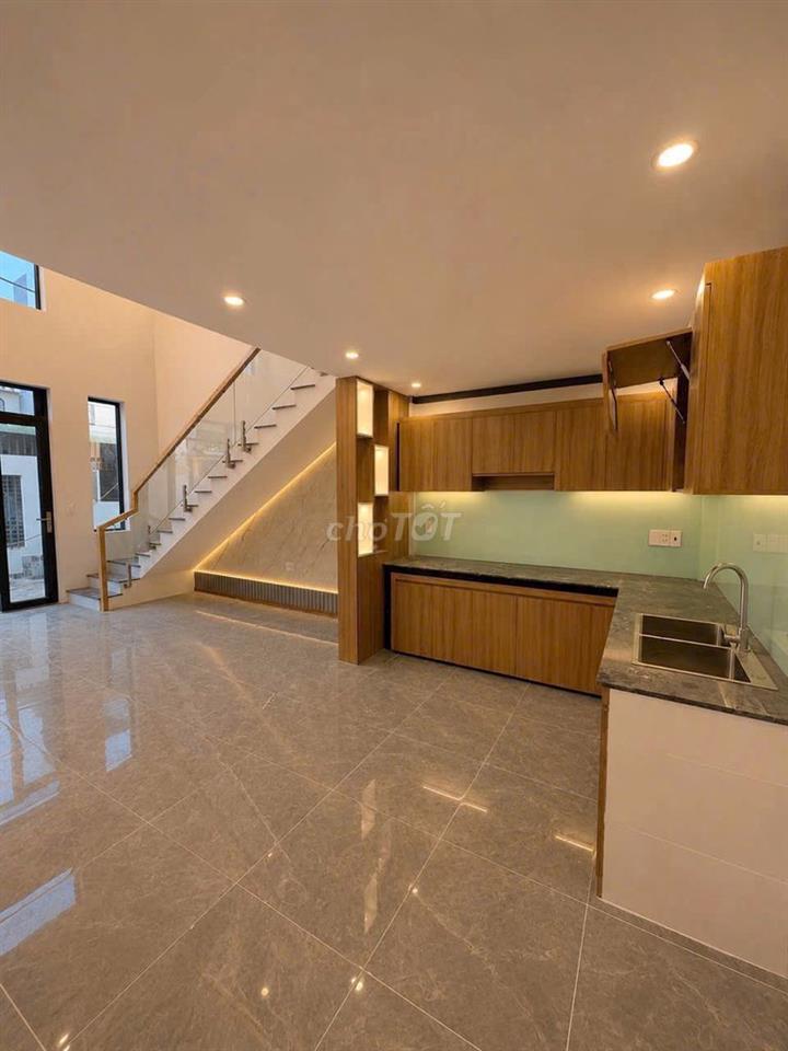 Nhà Gác Lửng Ngang 8m - Sân ô tô thoải mái. TRẢ TRƯỚC 500TR NHẬN NHÀ