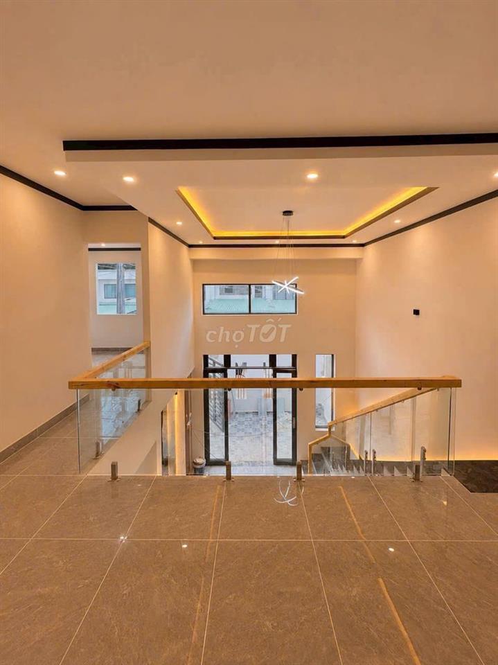 Nhà Gác Lửng Ngang 8m - Sân ô tô thoải mái. TRẢ TRƯỚC 500TR NHẬN NHÀ