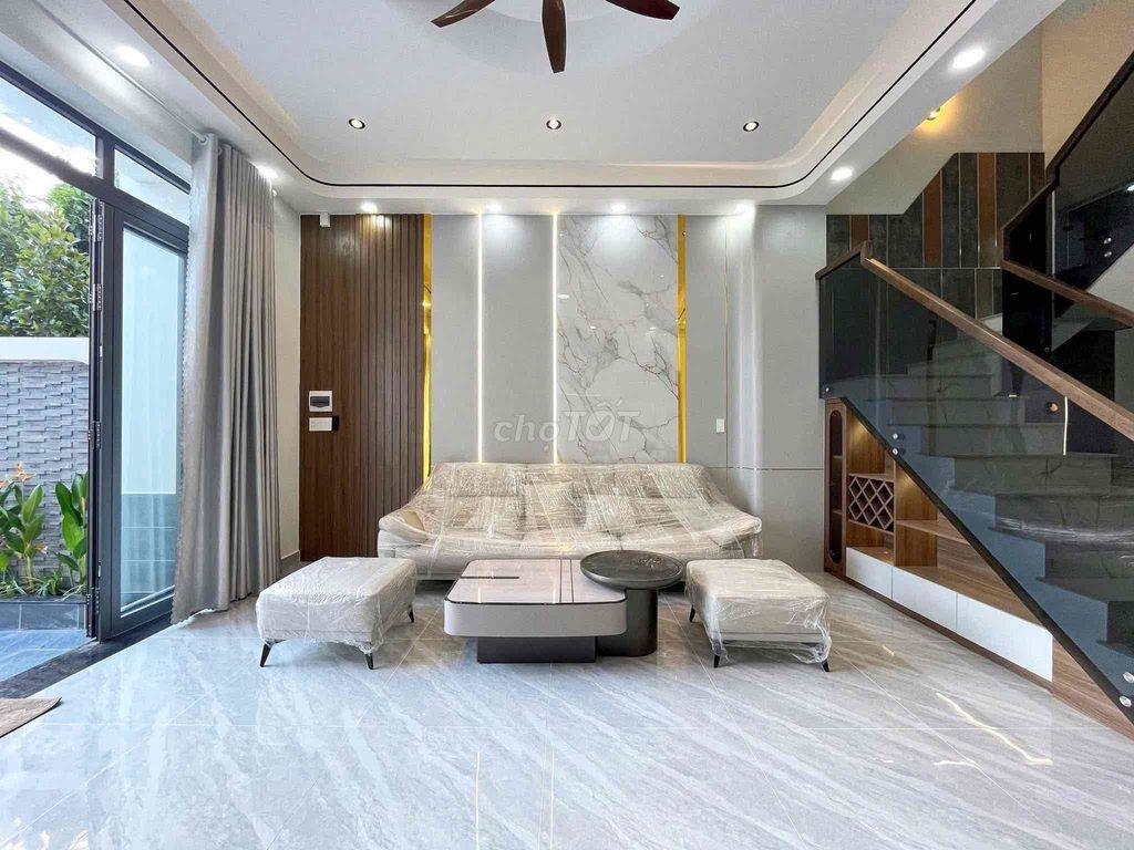 Ngộp Ngân hàng bán lại căn nhà lầu gần Văn Miếu Trấn Biên