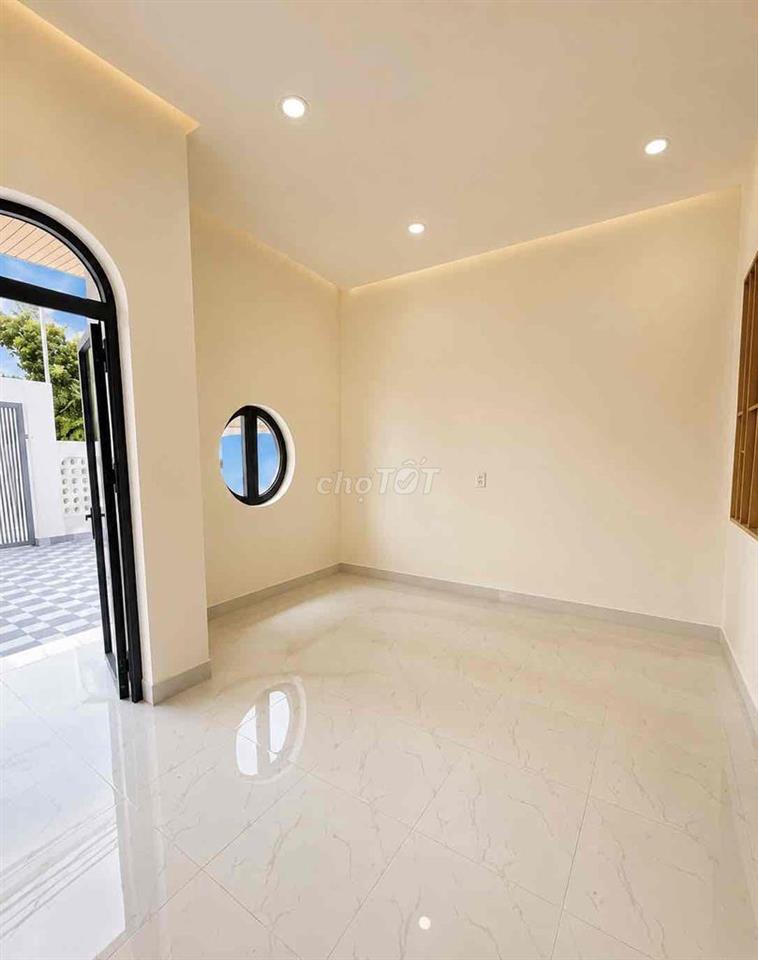 Bán Nhà mới xây Long Khánh