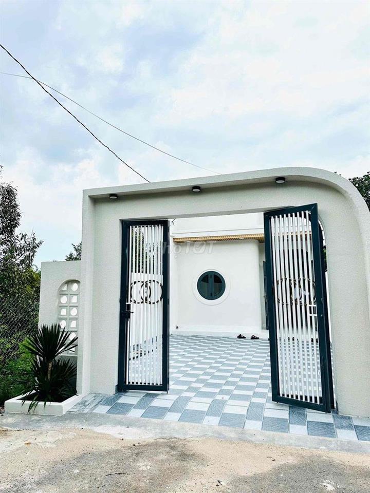 Bán Nhà mới xây Long Khánh