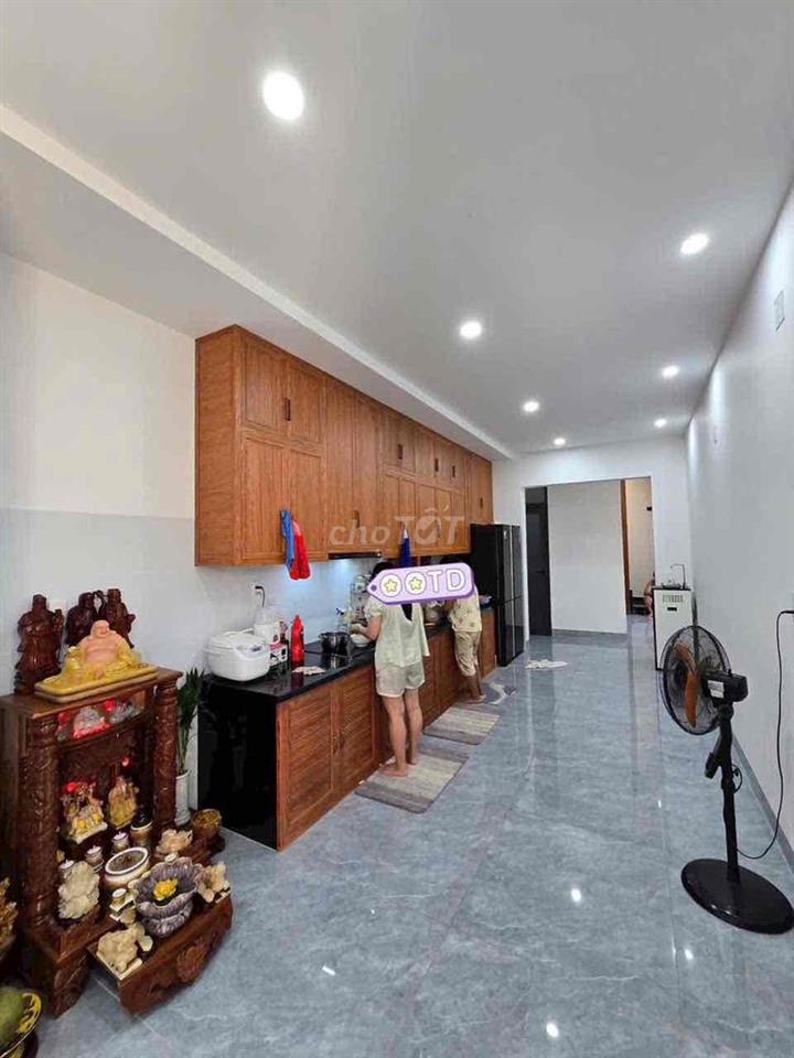Nhà 5pn 3wc 1 lầu sân thượng, 12 x 40m DTCN 380m2 Giá 5,6 tỷ