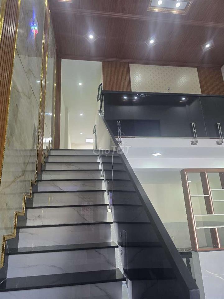 chủ ngộp cần bán gấp căn nhà gác lửng mới xây
