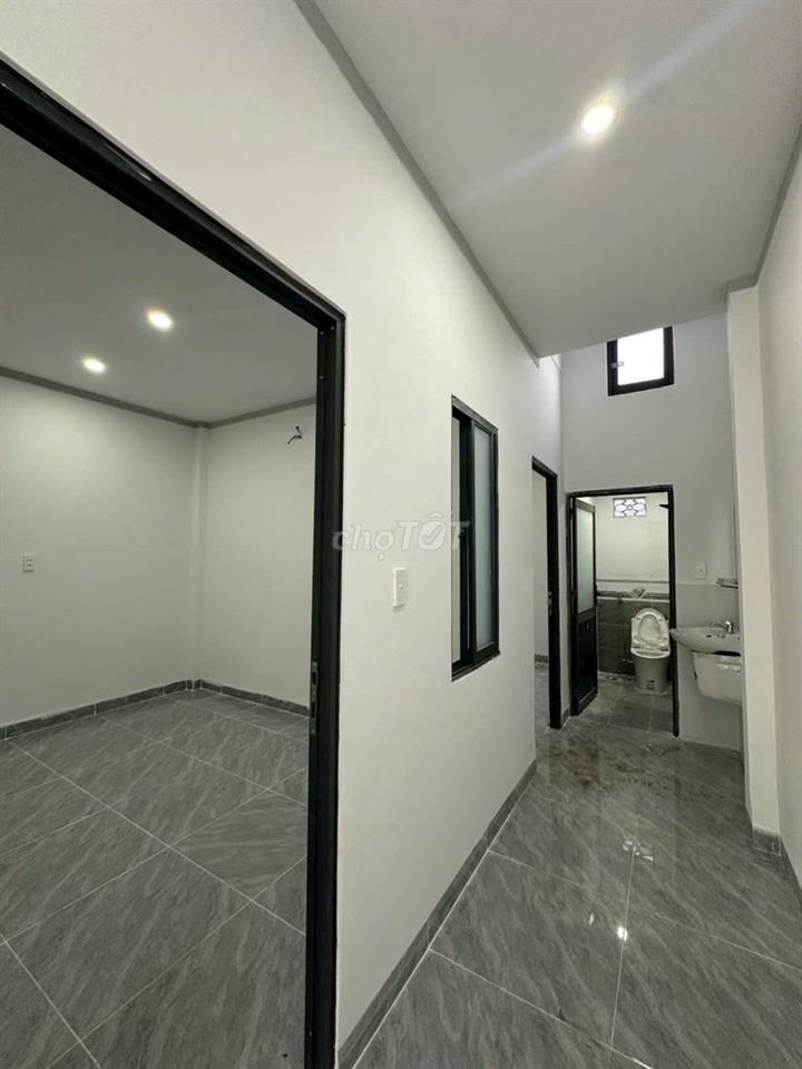 Em cần bán căn nhà gác lửng 5x18 giá 1630, gần chợ Thạnh Phú