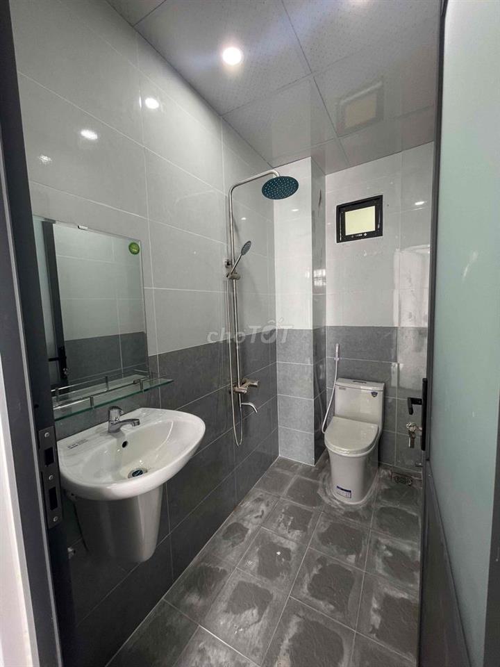 Nhà gác lửng sổ hồng riêng 3 PN+ Sân ôtô riêng