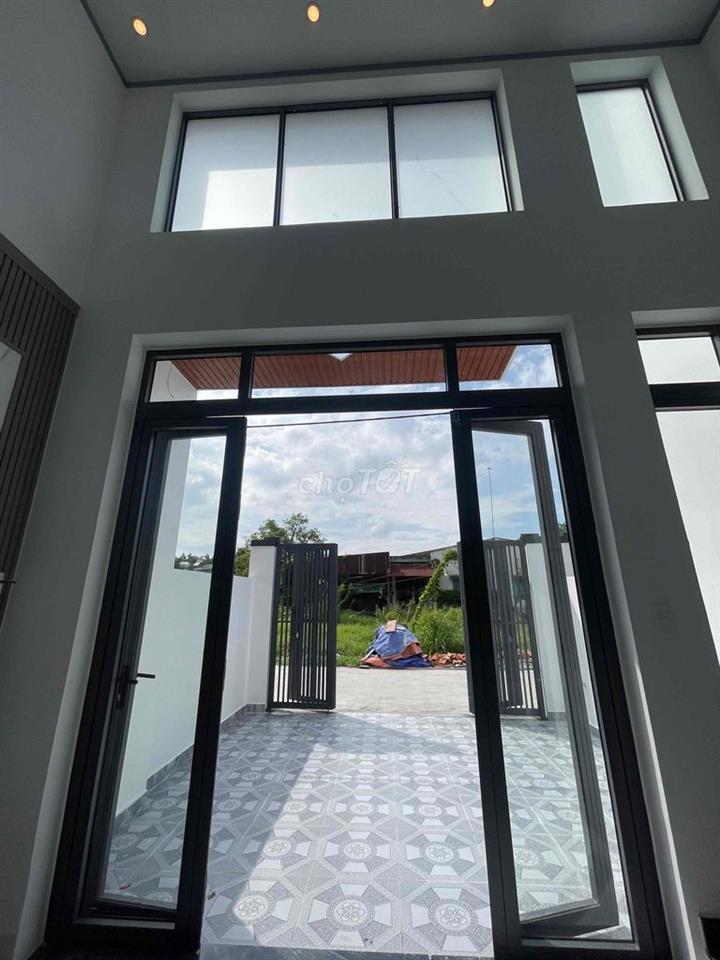 Nhà gác lửng sổ hồng riêng 3 PN+ Sân ôtô riêng