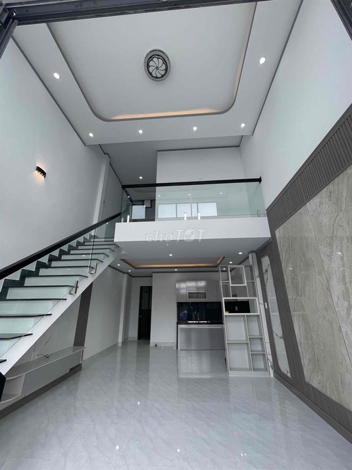 Nhà gác lửng sổ hồng riêng 3 PN+ Sân ôtô riêng