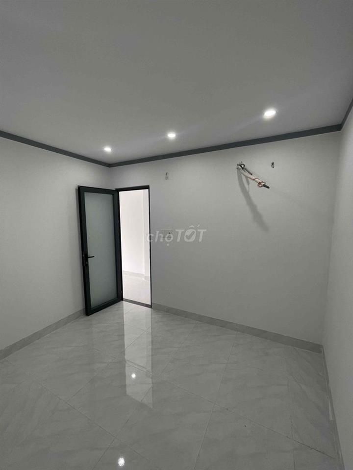 Nhà gác lửng sổ hồng riêng 3 PN+ Sân ôtô riêng