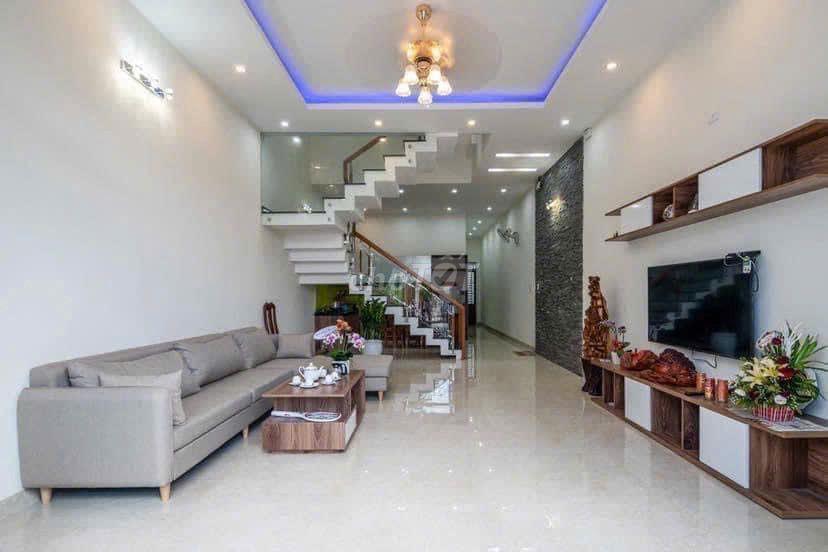 Kèo thơm xuất hiện, Nhà 2 lầu sổ riêng thổ cư 100%, trả trước 600Triệu