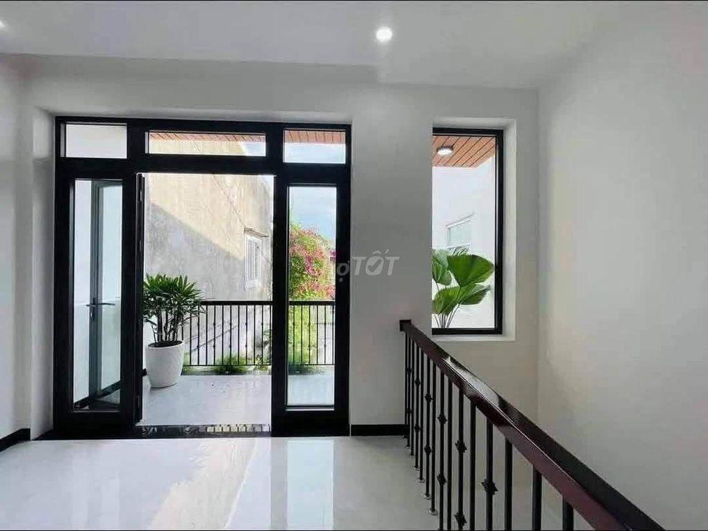 Thường xuyên đi công tác xa bán lại nhà cuối đường Đồng Khởi