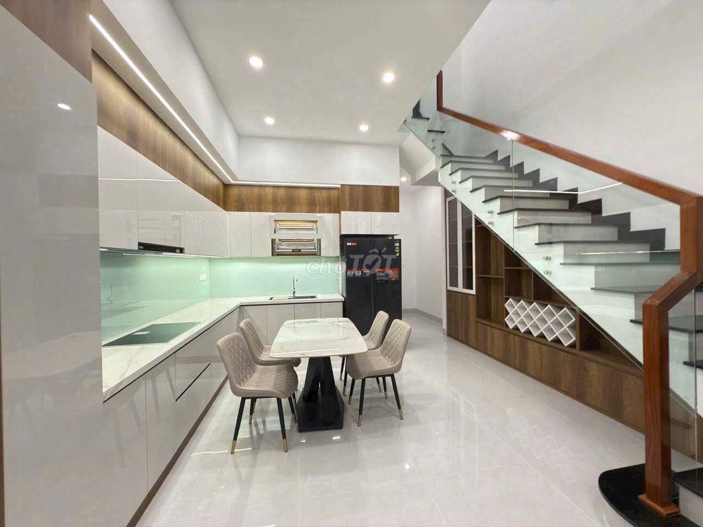 Ngay gần cây xăng 75, Nhà xây cho con trai ở giờ công tác xa bán gấp