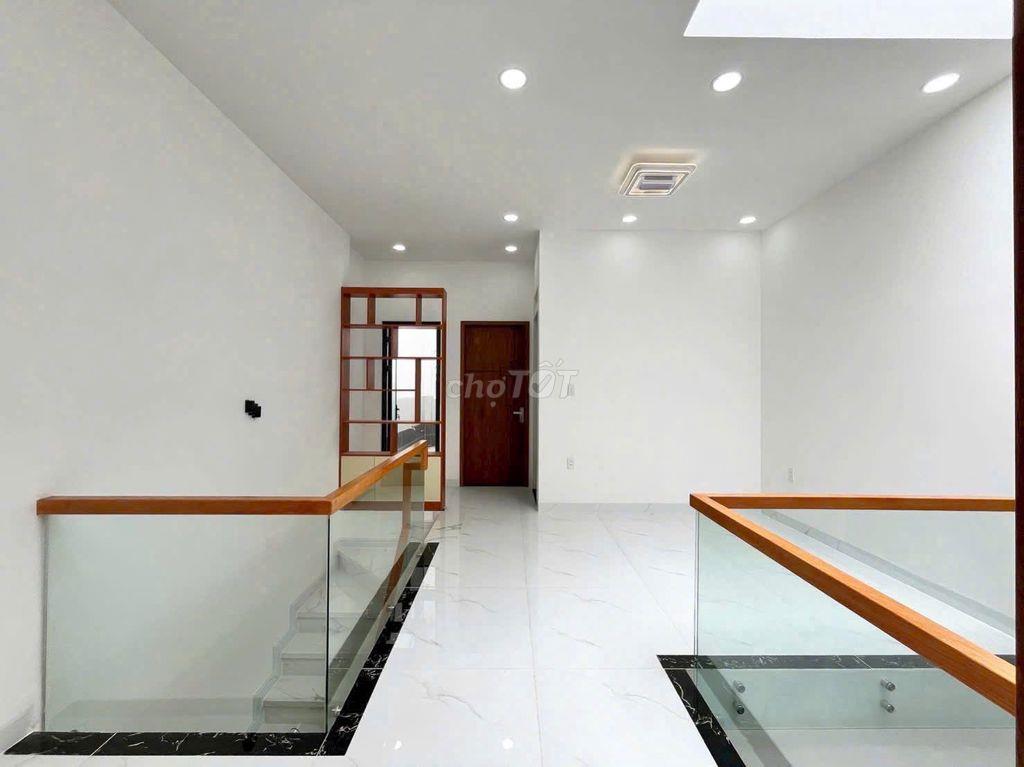 Thường xuyên đi công tác xa tôi cần bán lại căn nhà lầu cuối Đồng Khởi