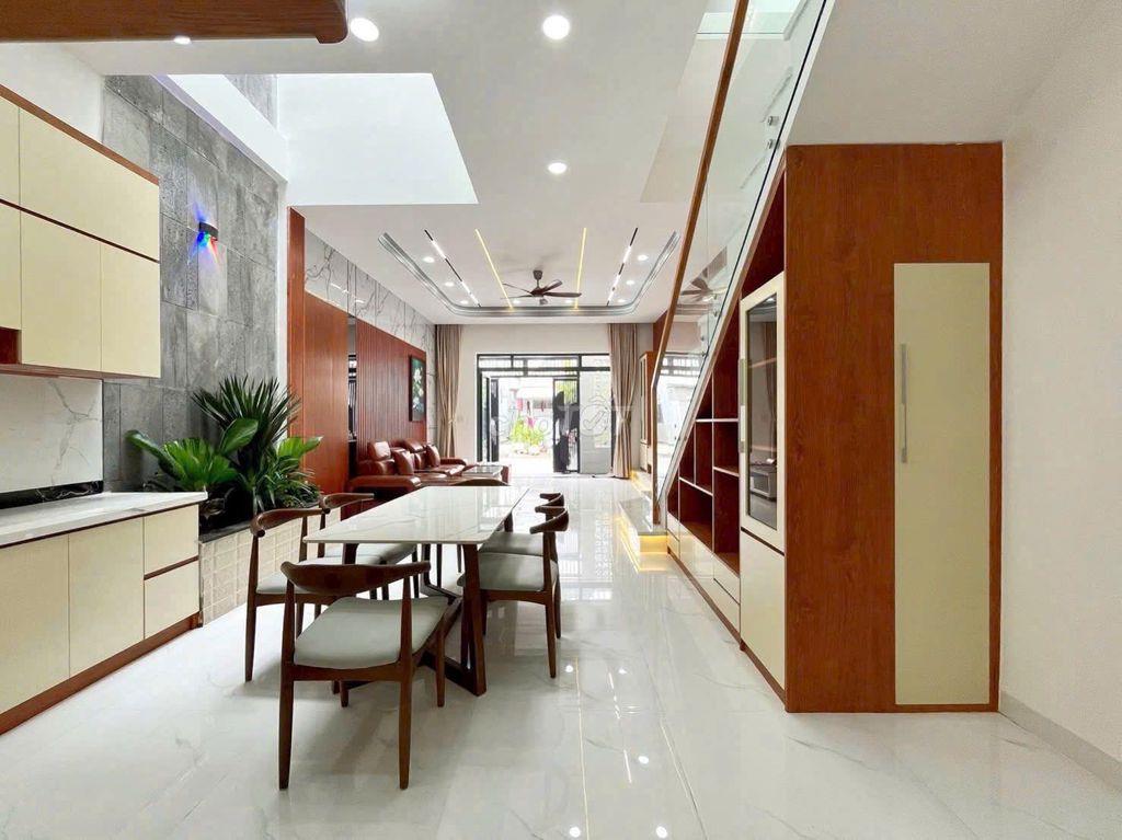 Thường xuyên đi công tác xa tôi cần bán lại căn nhà lầu cuối Đồng Khởi