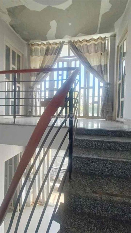 nhà mặt tiền 60,5m2 ,6 phòng ngủ,đường trục 16 thạnh phú vĩnh cửu
