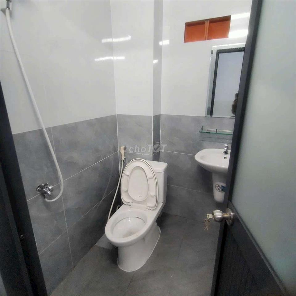 Nhà ngõ hẻm,32m2 , 3 phòng ngủ, đường lương Văn nho, tân phong