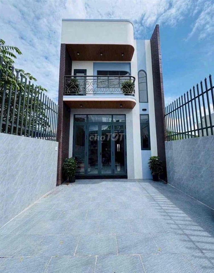 nhà mặt tiền 110m2 , 3 phòng ngủ đường 768 biên hoà