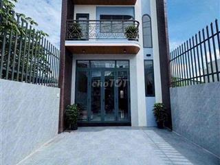 nhà mặt tiền 110m2 , 3 phòng ngủ đường 768 biên hoà
