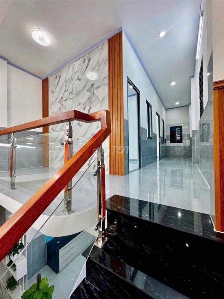 nhà mặt tiền 110m2 , 3 phòng ngủ đường 768 biên hoà